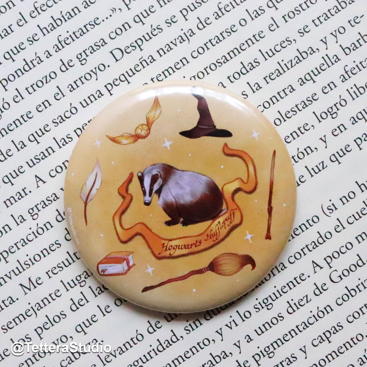 🌼 Pin Hufflepuff – Lealtad, amabilidad y estilo mágico 💛✨ - TetteraStudio