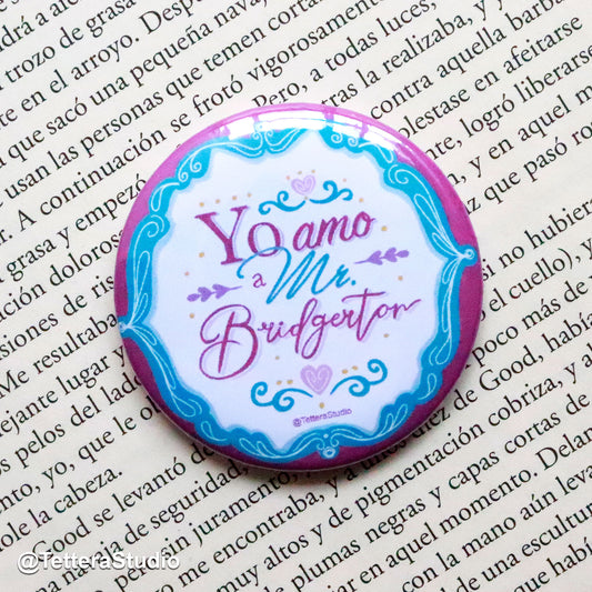 📌 Botón “Yo amo a Mr. Bridgerton” – Romance, elegancia y toque literario 💖✨