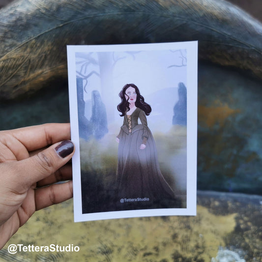 ⛰️💌 Postal Ilustrada – Claire en las Piedras de Craigh na Dun | Inspirada en Outlander 🕰️✨